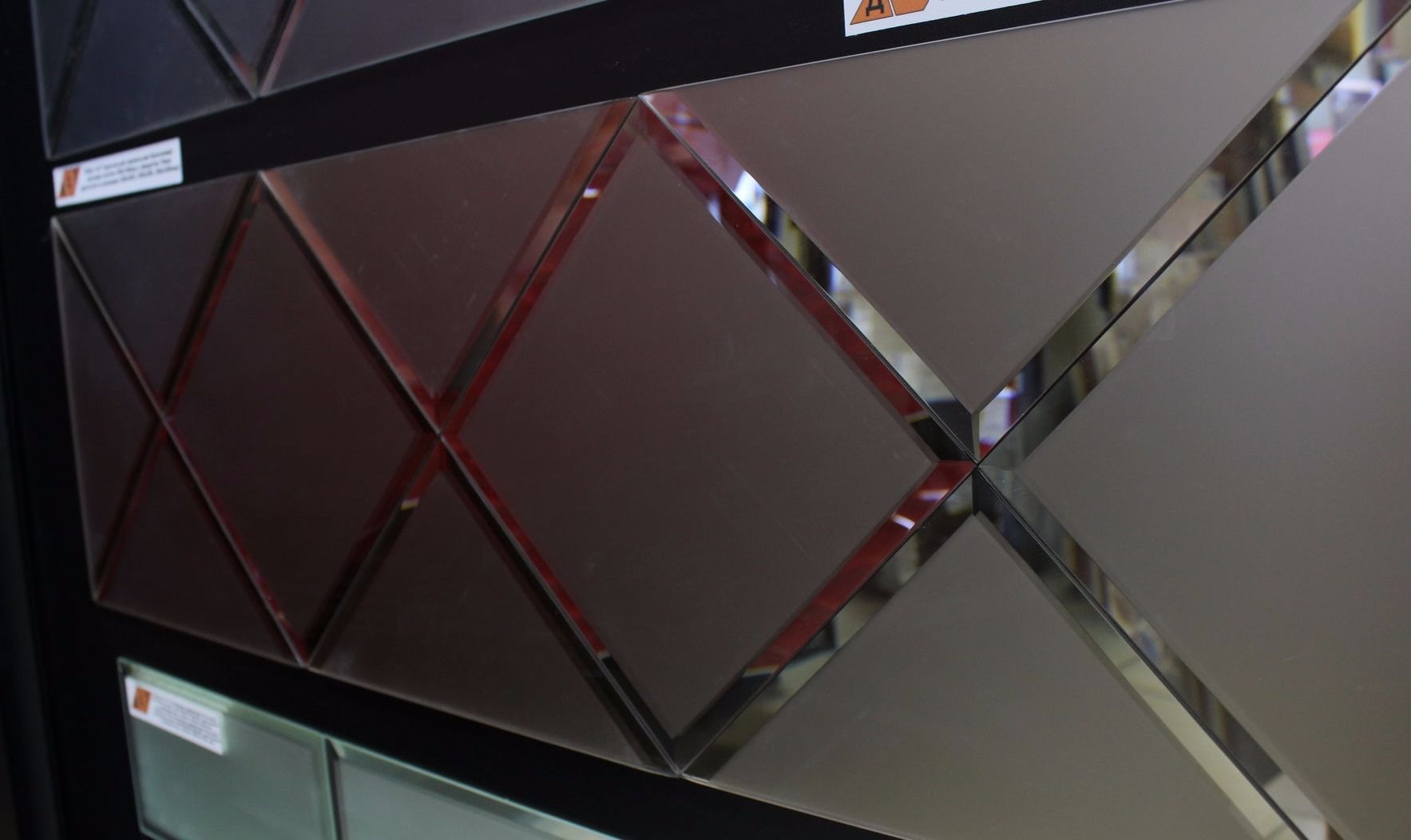Треугольная зеркальная плитка